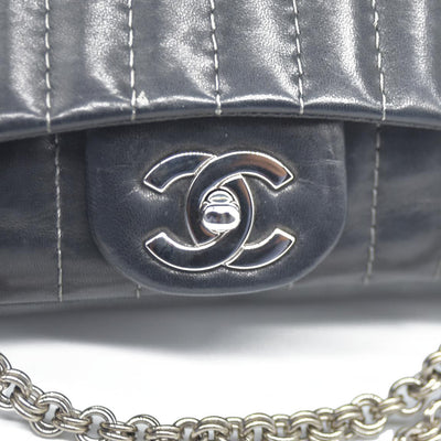 $4700 Chanel Vertical Quilted Medium Single Flap 2006