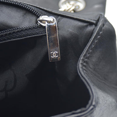 $4700 Chanel Vertical Quilted Medium Single Flap 2006