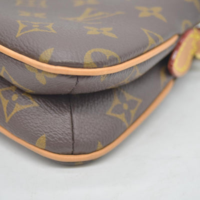 $1,950 LOUIS VUITTON Monogram Liv Pochette