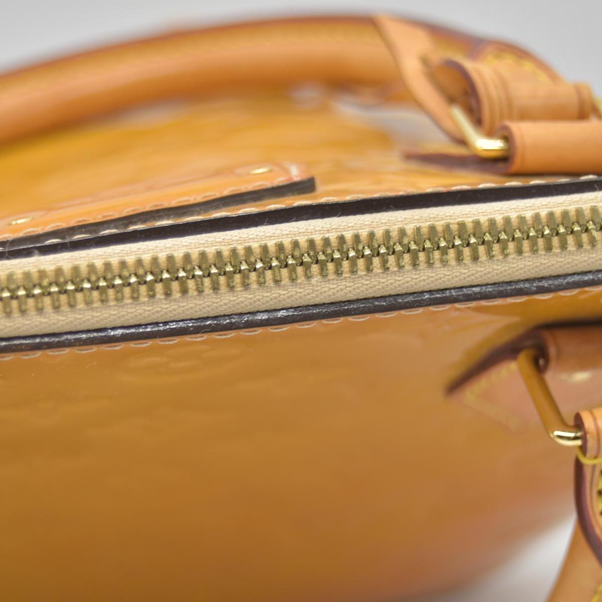 $1560 2014 LOUIS VUITTON Vernis Montebello PM Dune DR2194