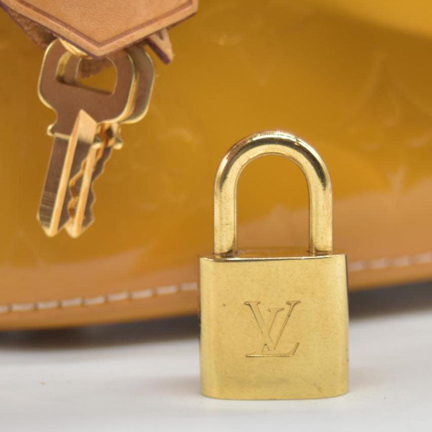 $1560 2014 LOUIS VUITTON Vernis Montebello PM Dune DR2194