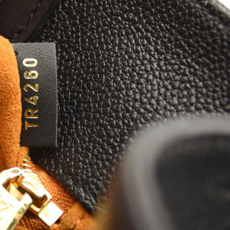 LOUIS VUITTON Empreinte Monogram Giant Onthego MM Black