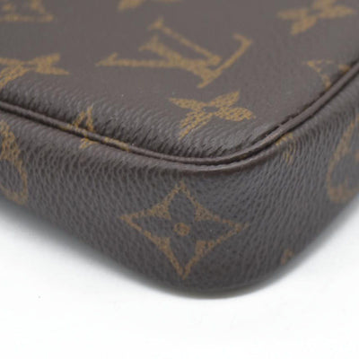 AUCTION  $1050 Louis Vuitton Monogram Mini Pochette Accessories SP2158