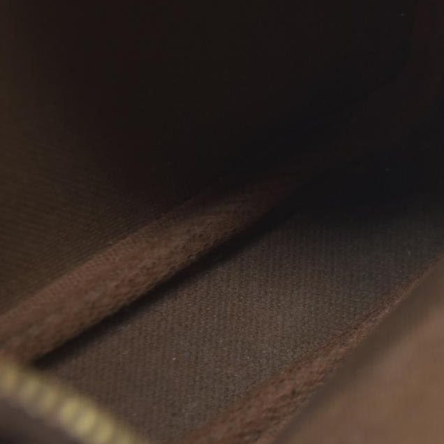 AUCTION  $1050 Louis Vuitton Monogram Mini Pochette Accessories SP2158