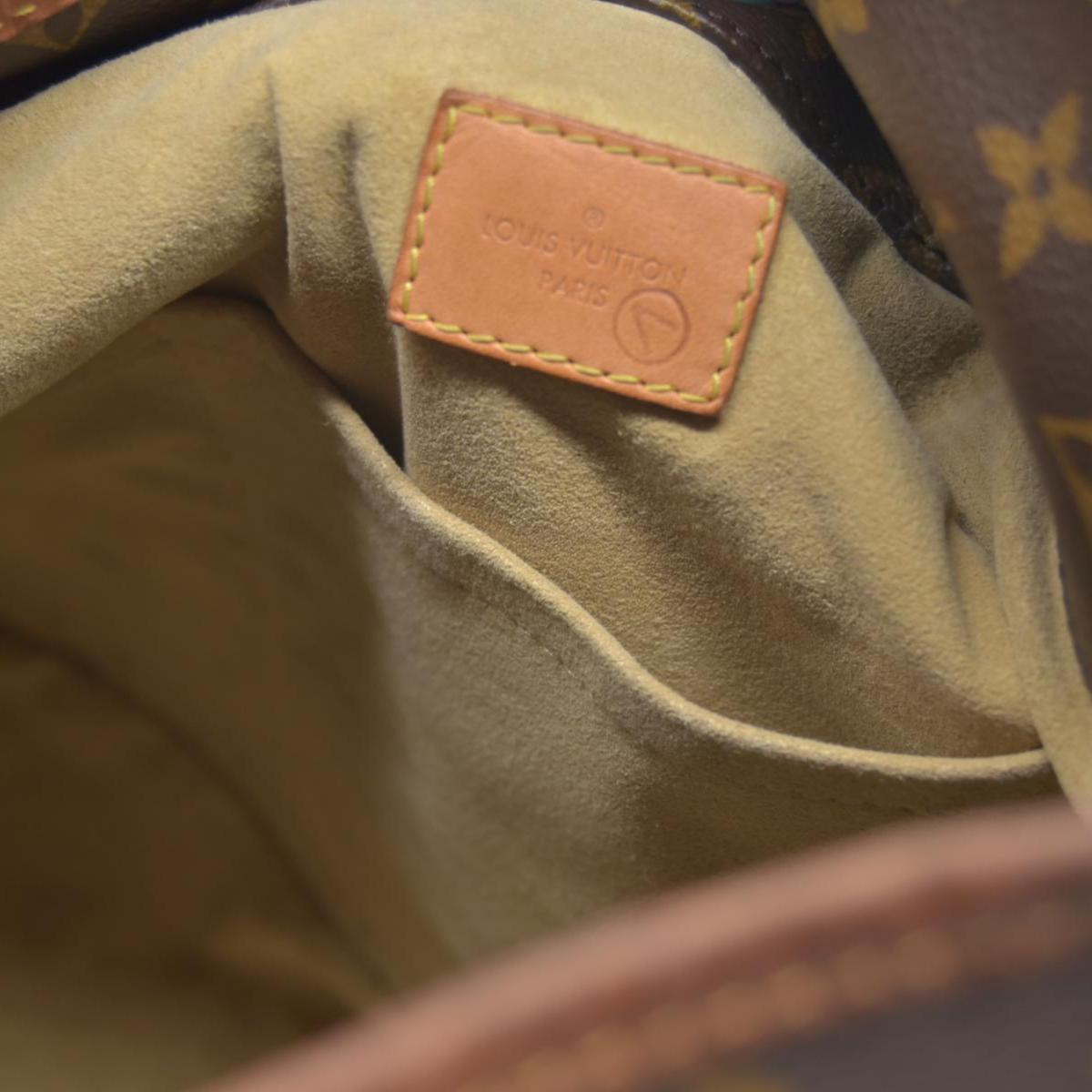 $2500 Louis Vuitton Monogram Artsy MM 10020301