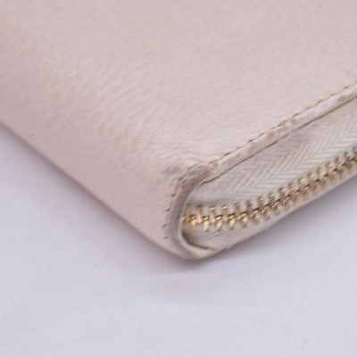 $660 2005 Gucci Cream GG Marmont zip around wallet 10021060