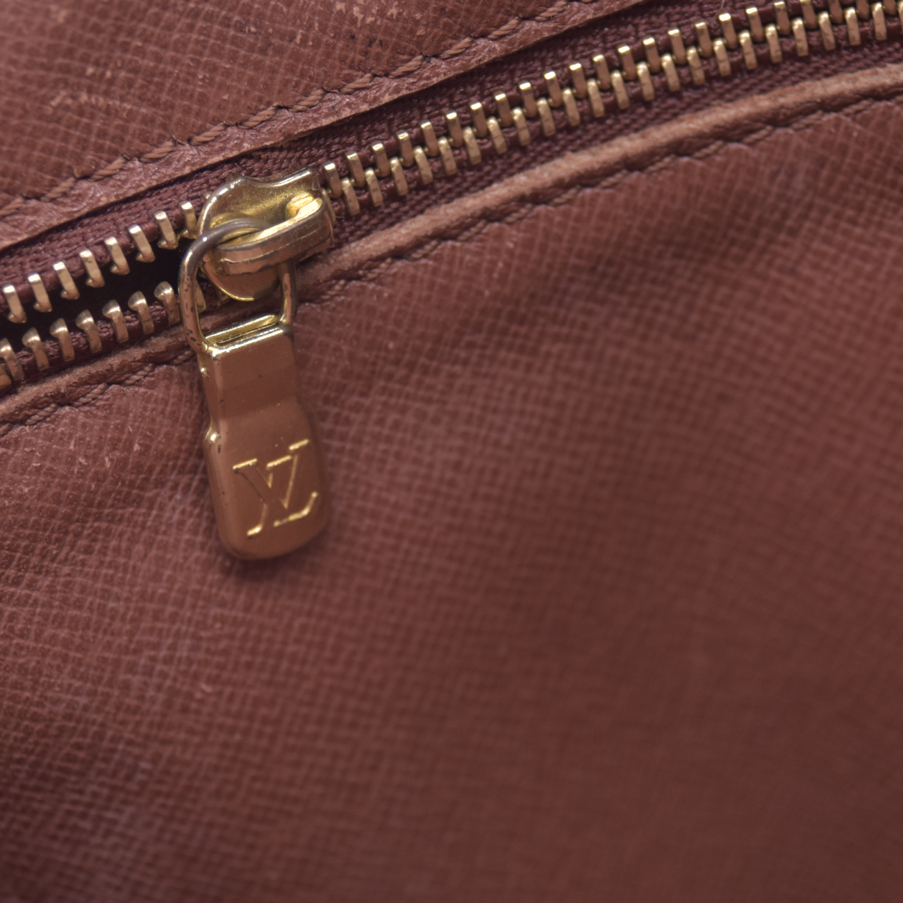 $650 1992 Louis Vuitton Monogram Pochette Marly Dragonne 26 SL0942