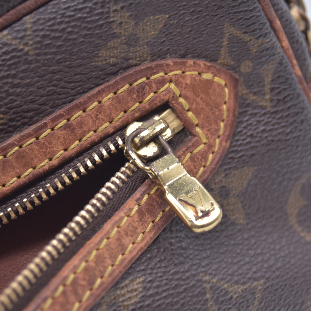 $650 1992 Louis Vuitton Monogram Pochette Marly Dragonne 26 SL0942