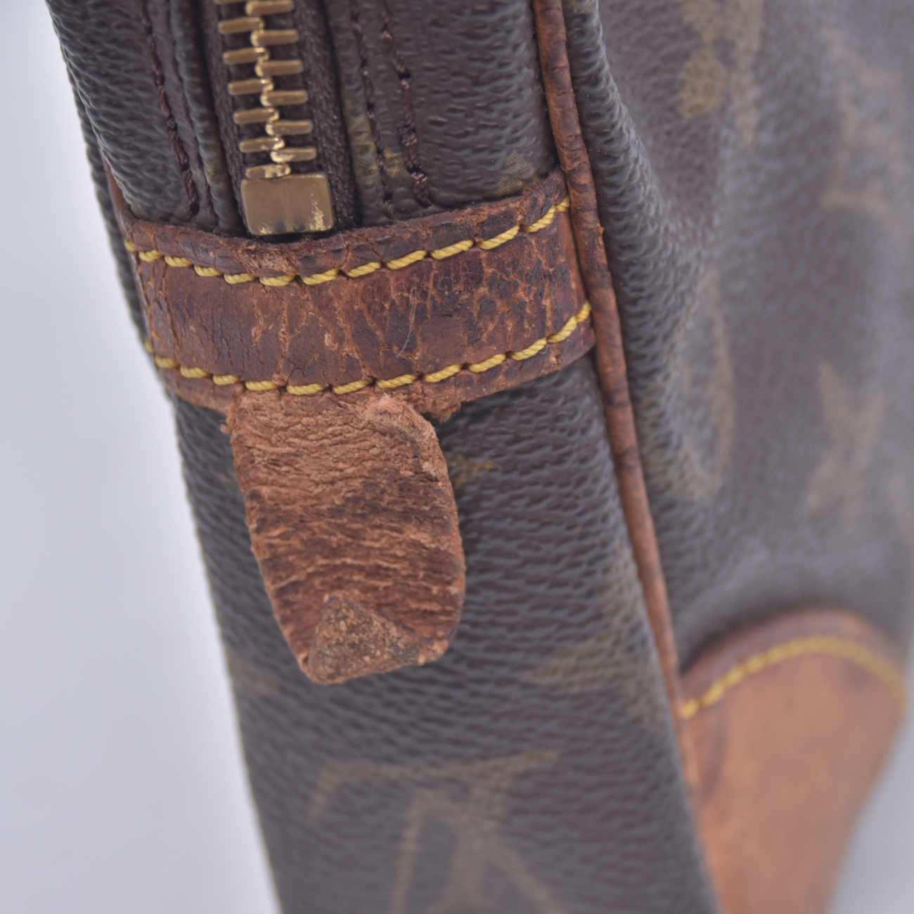 $650 1992 Louis Vuitton Monogram Pochette Marly Dragonne 26 SL0942