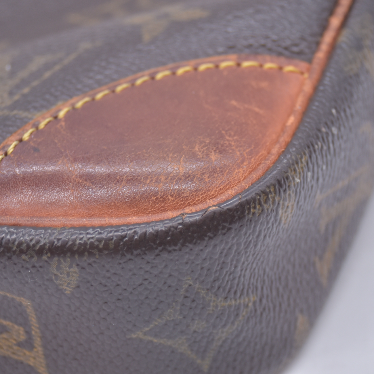 $650 2002 Louis Vuitton Monogram Pochette Marly Dragonne 26 SL0042 10021069
