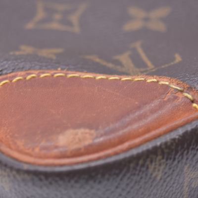 $650 2002 Louis Vuitton Monogram Pochette Marly Dragonne 26 SL0042