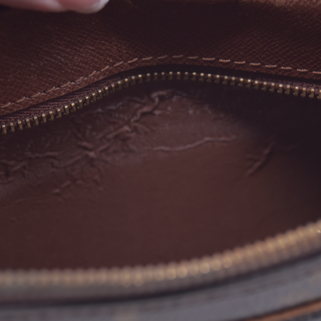 $650 2002 Louis Vuitton Monogram Pochette Marly Dragonne 26 SL0042