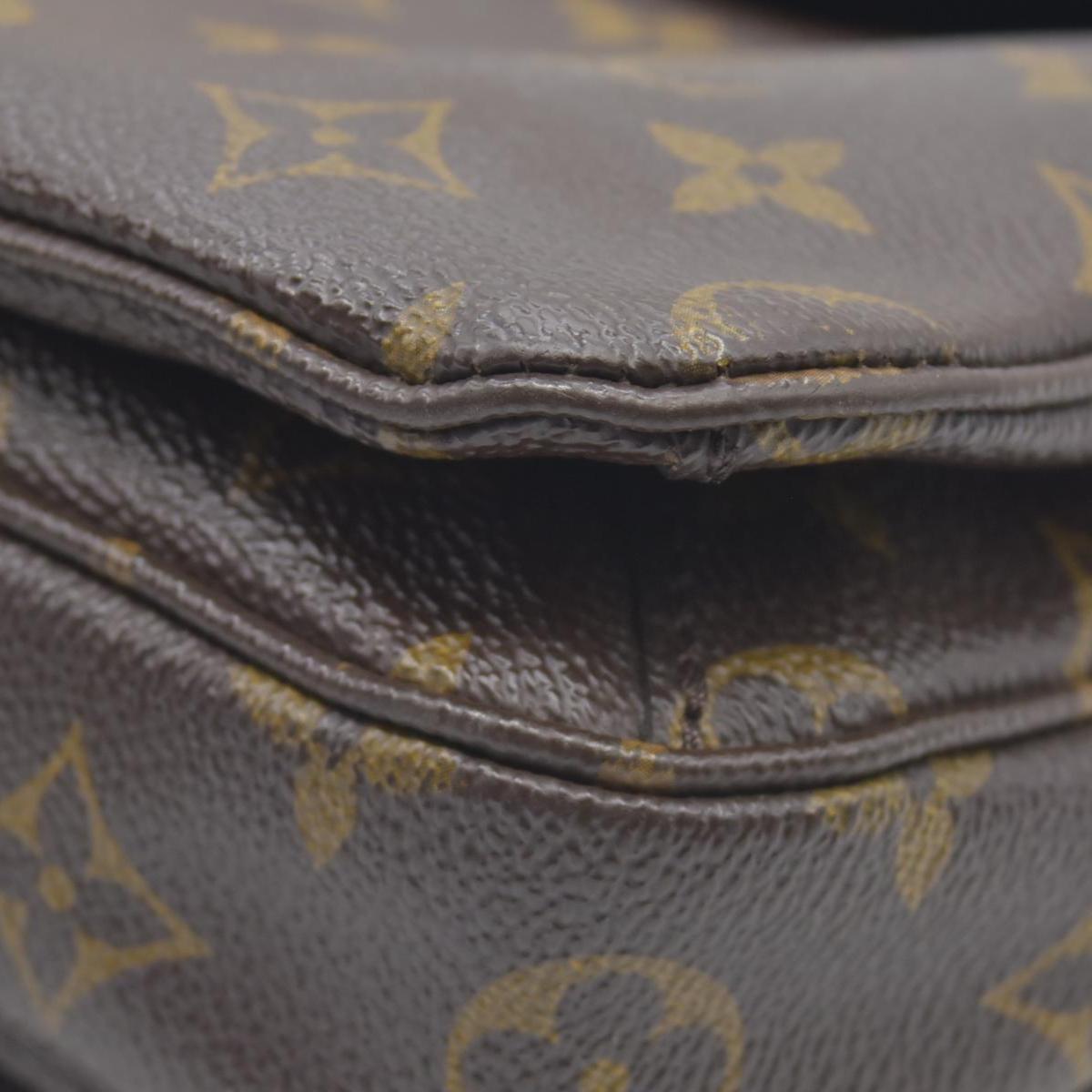 $2750 Louis Vuitton  Monogram Pochette Metis SR1137