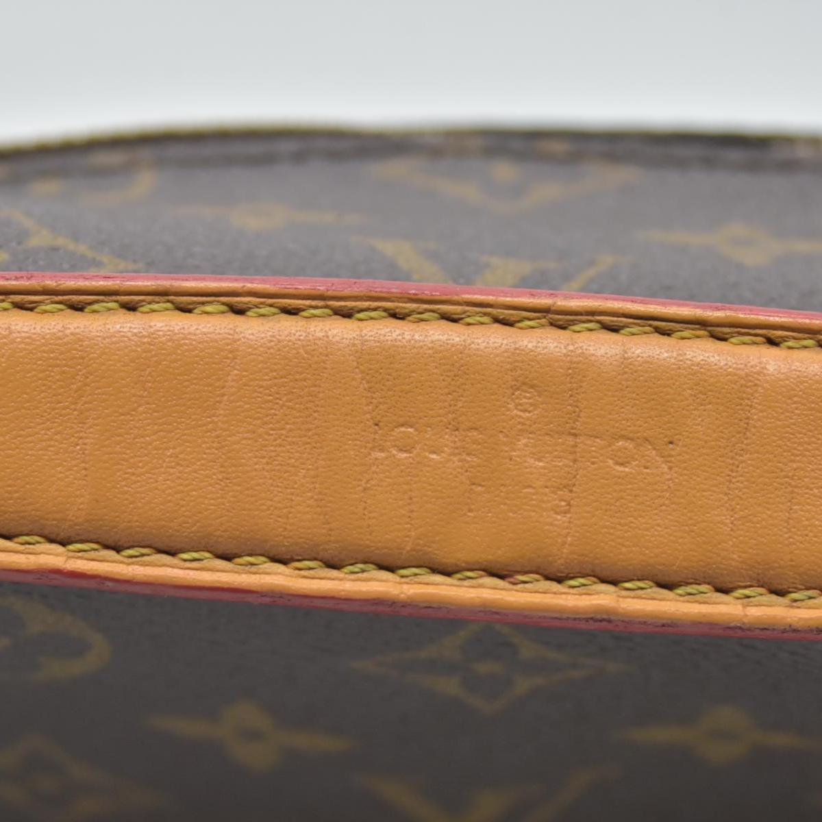 $2750 Louis Vuitton  Monogram Pochette Metis SR1137