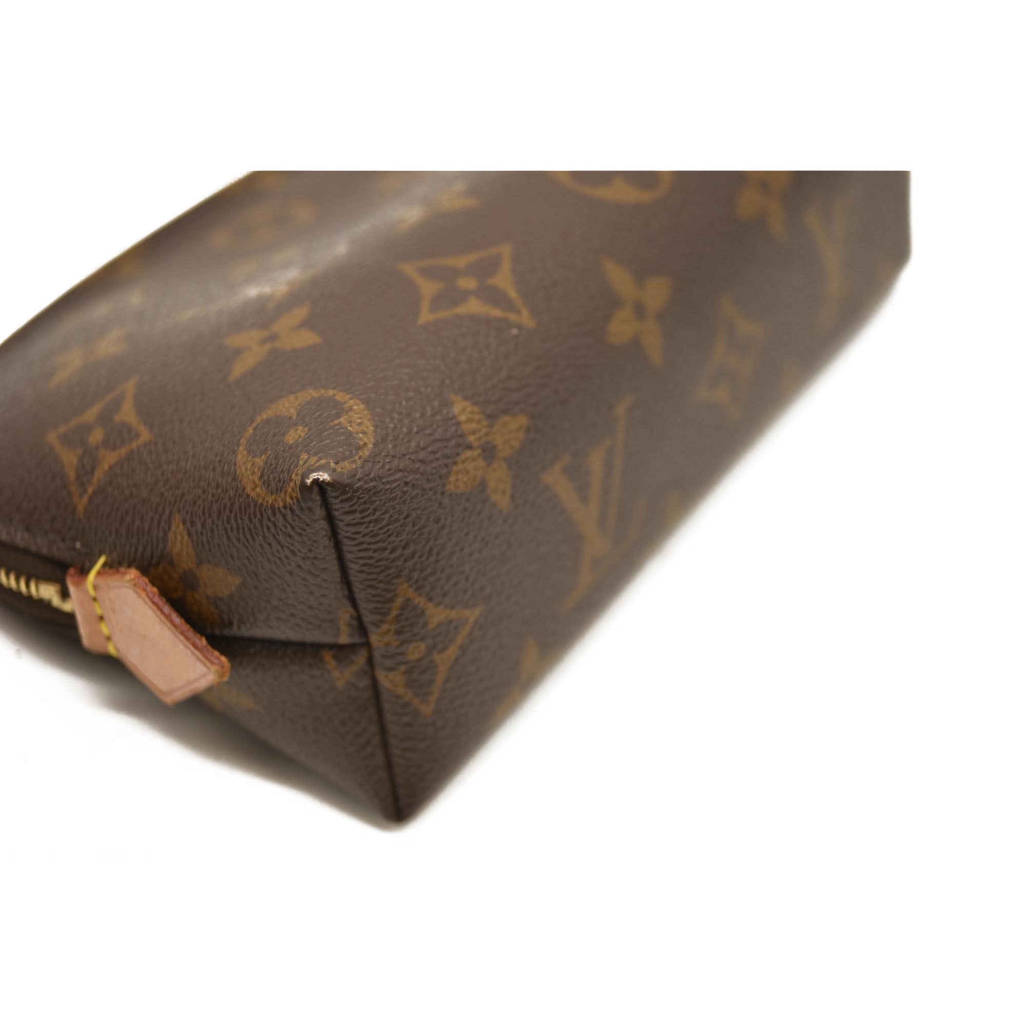 LOUIS VUITTON Monogram Cosmetic Pouch SR3290