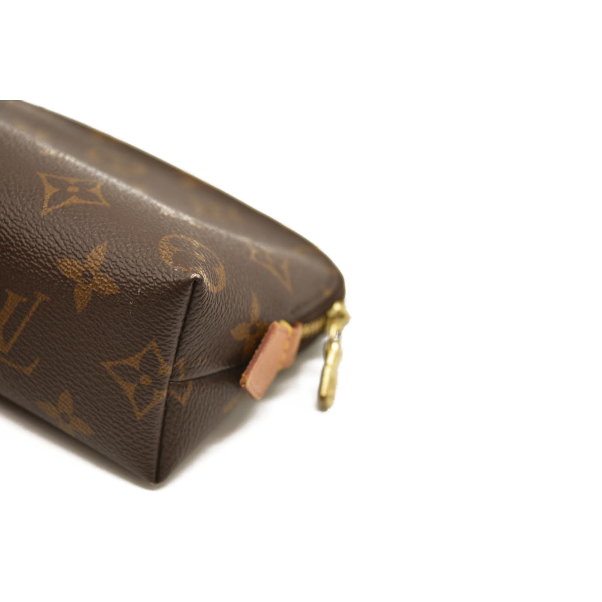 LOUIS VUITTON Monogram Cosmetic Pouch SR3290