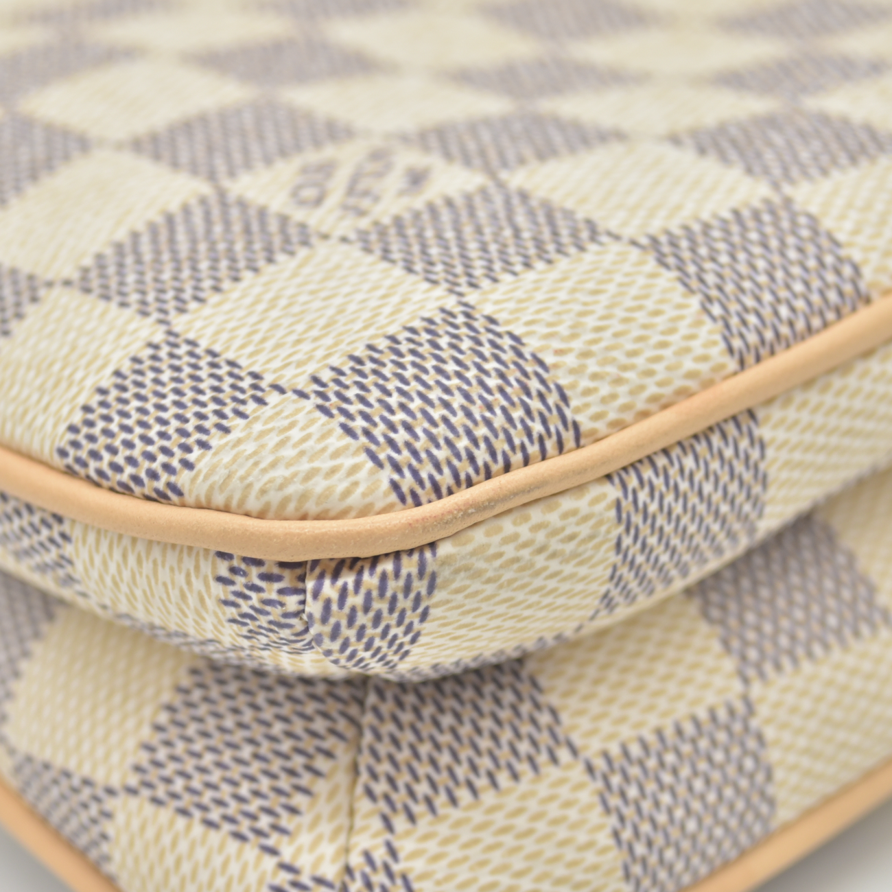 $1890 Louis Vuitton Damier Azur Liv Pochette