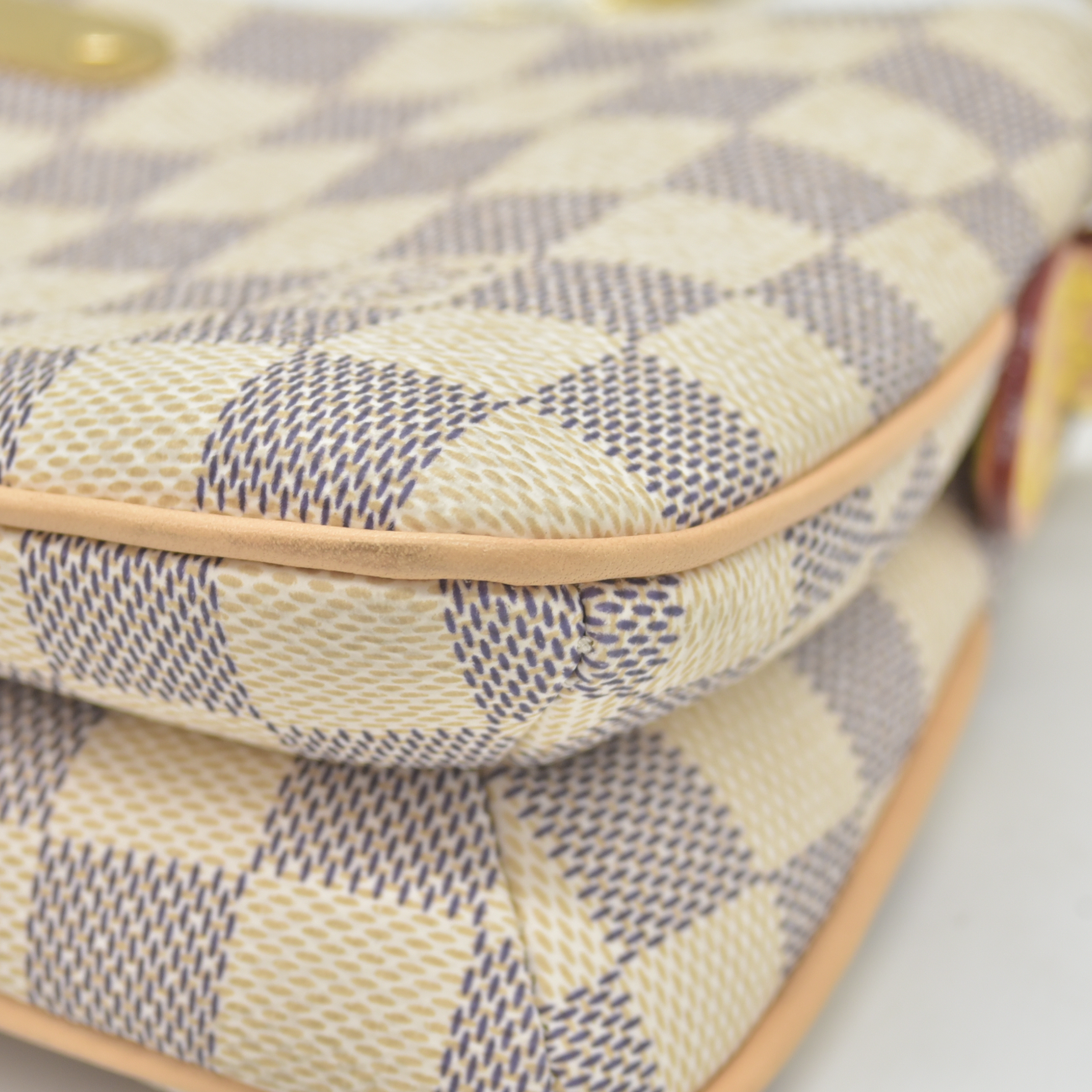 $1890 Louis Vuitton Damier Azur Liv Pochette