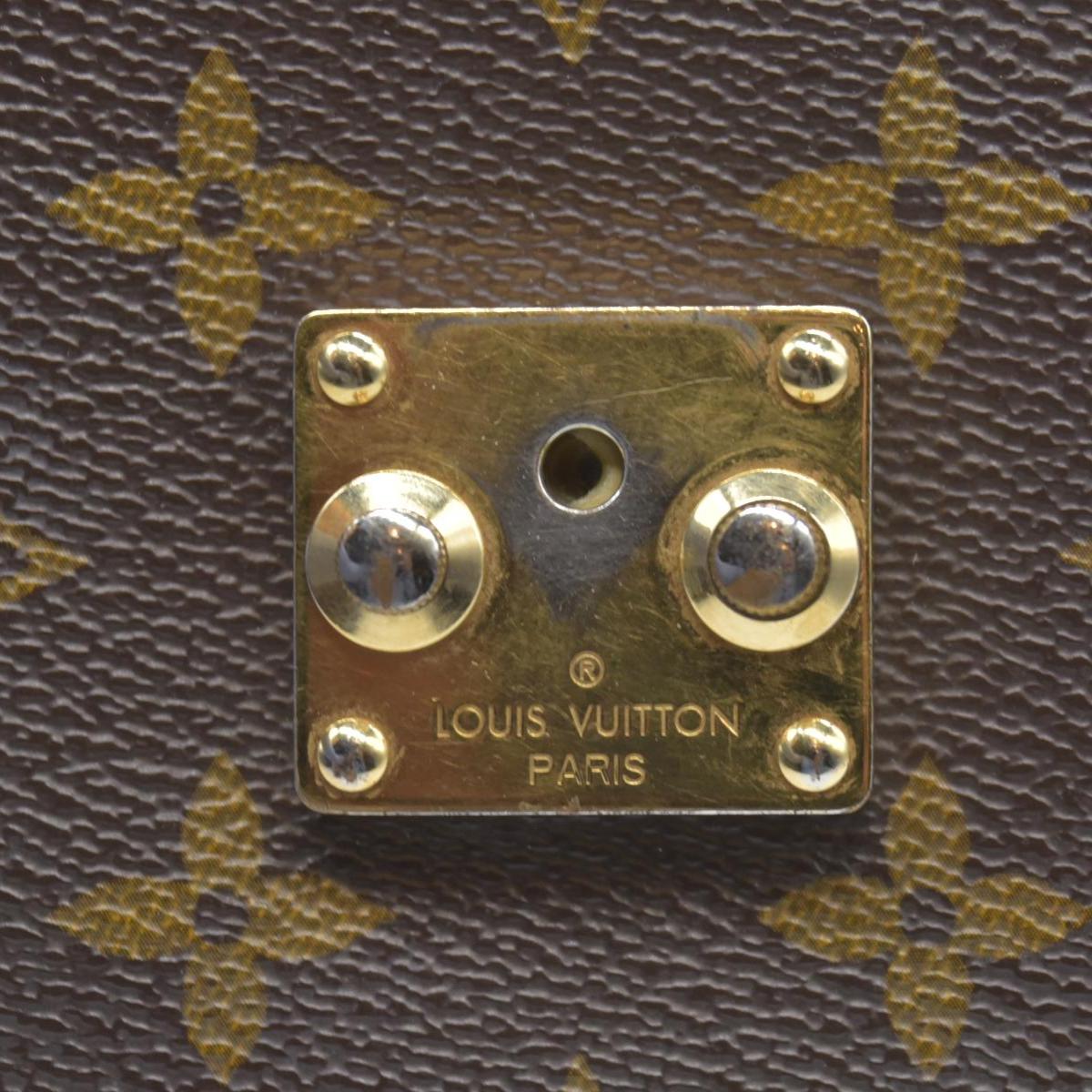 $2750 Louis Vuitton  Monogram Pochette Metis SR1137