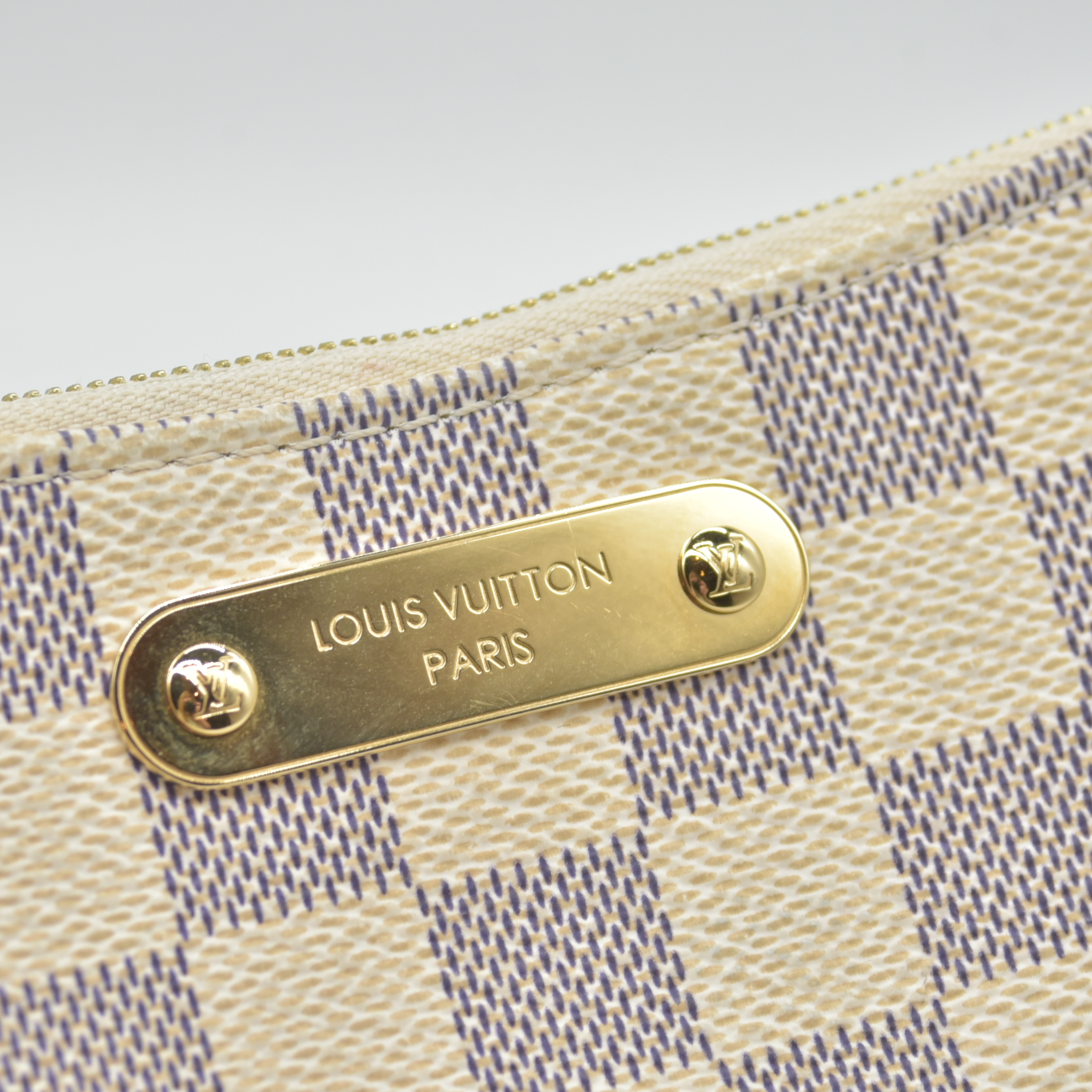 $1890 Louis Vuitton Damier Azur Liv Pochette