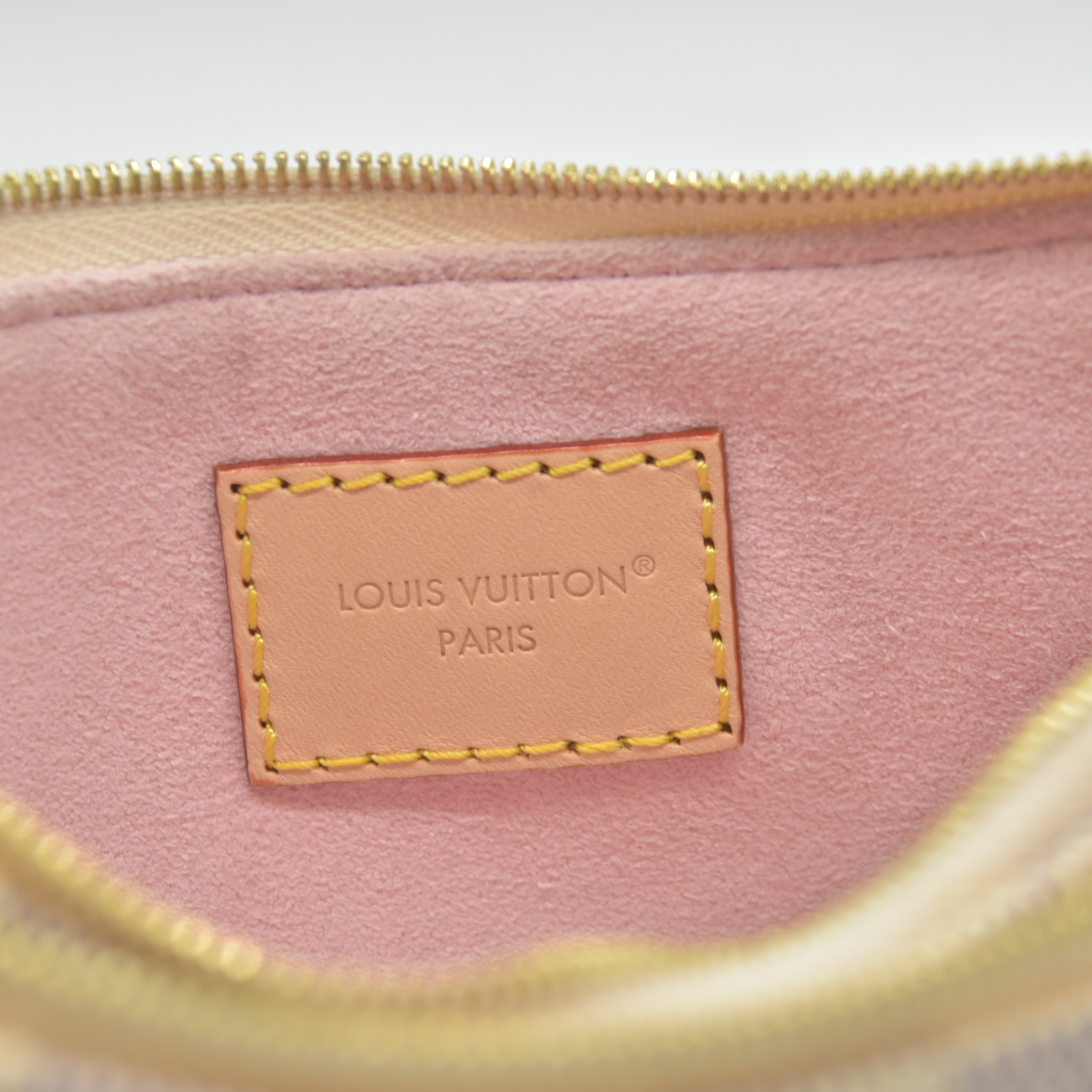 $1890 Louis Vuitton Damier Azur Liv Pochette