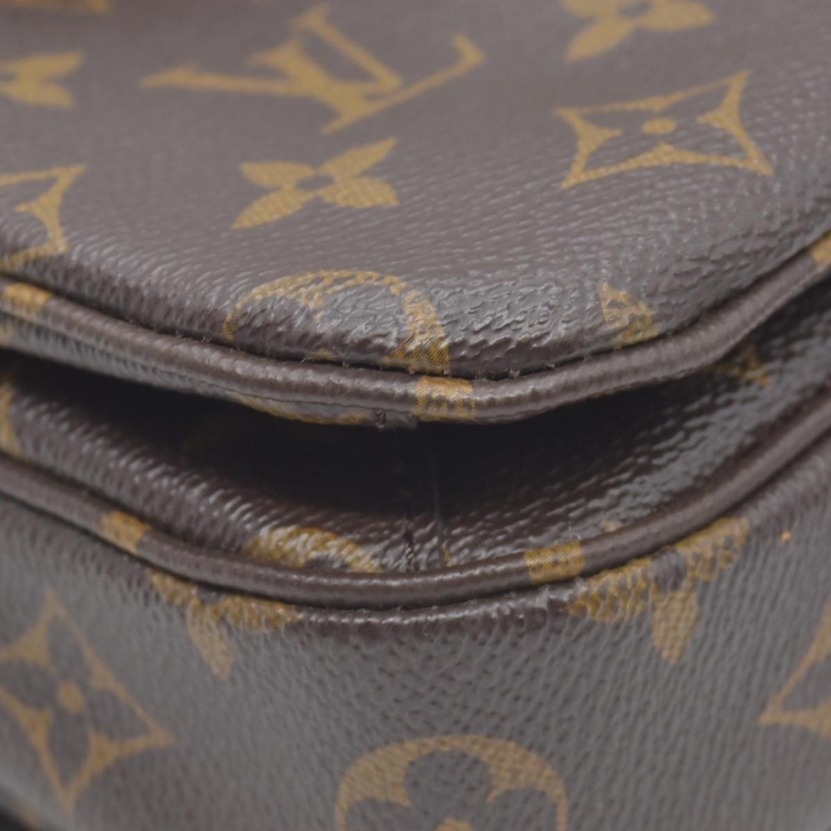 $2750 Louis Vuitton  Monogram Pochette Metis DU1139