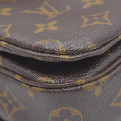 $2750 Louis Vuitton  Monogram Pochette Metis DU1139