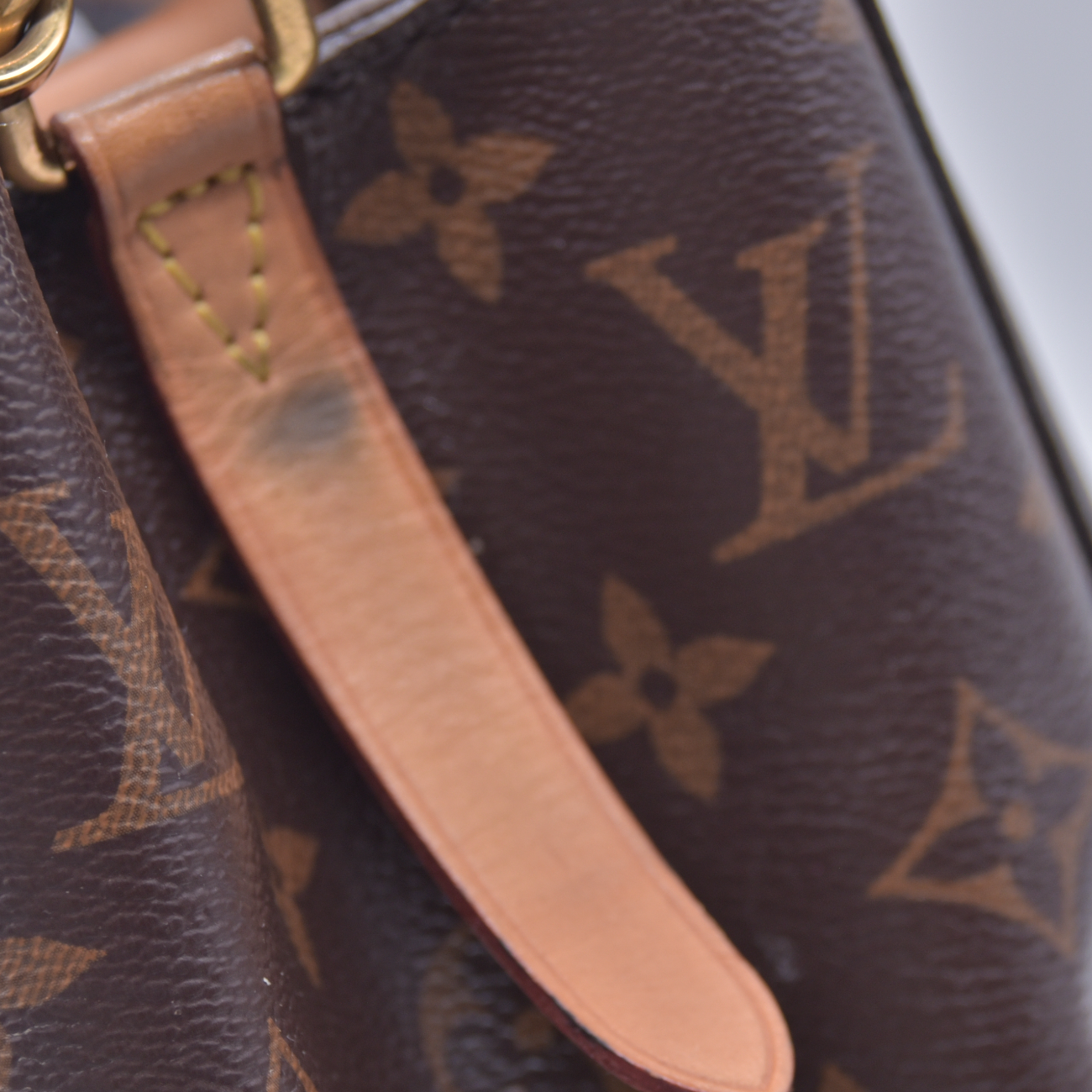 $2910 2015 Louis Vuitton Monogram Montaigne MM CA3115