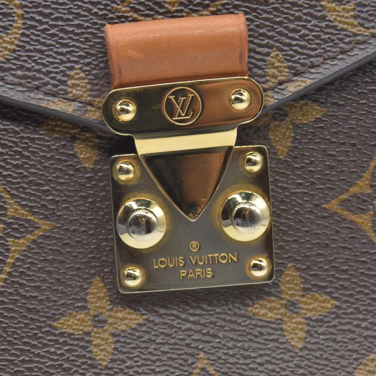 $2750 Louis Vuitton  Monogram Pochette Metis DU1139