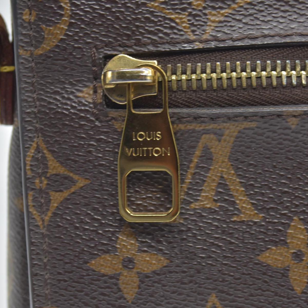 $2750 Louis Vuitton  Monogram Pochette Metis DU1139