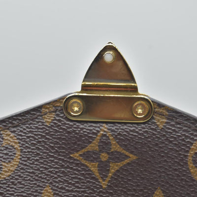 $2750 Louis Vuitton  Monogram Pochette Metis DU1139