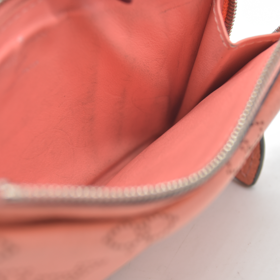 AUCTION $870 Louis Vuitton Mahina Recto Verso Card Holder Coral Leather