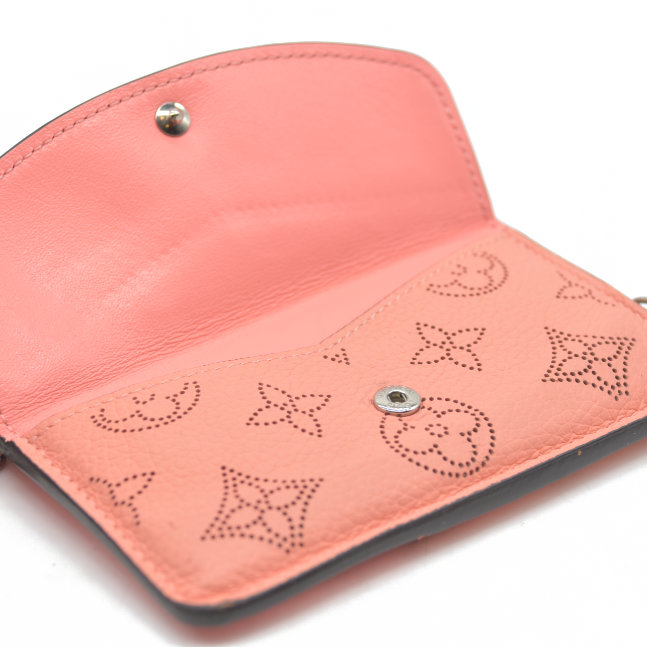 AUCTION $870 Louis Vuitton Mahina Recto Verso Card Holder Coral Leather