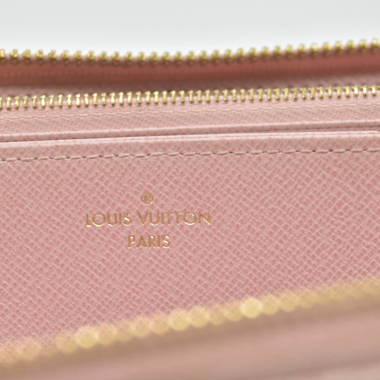 $915 2019 Louis Vuitton Damier Azur Zippy Wallet Rose Ballerine SD0159