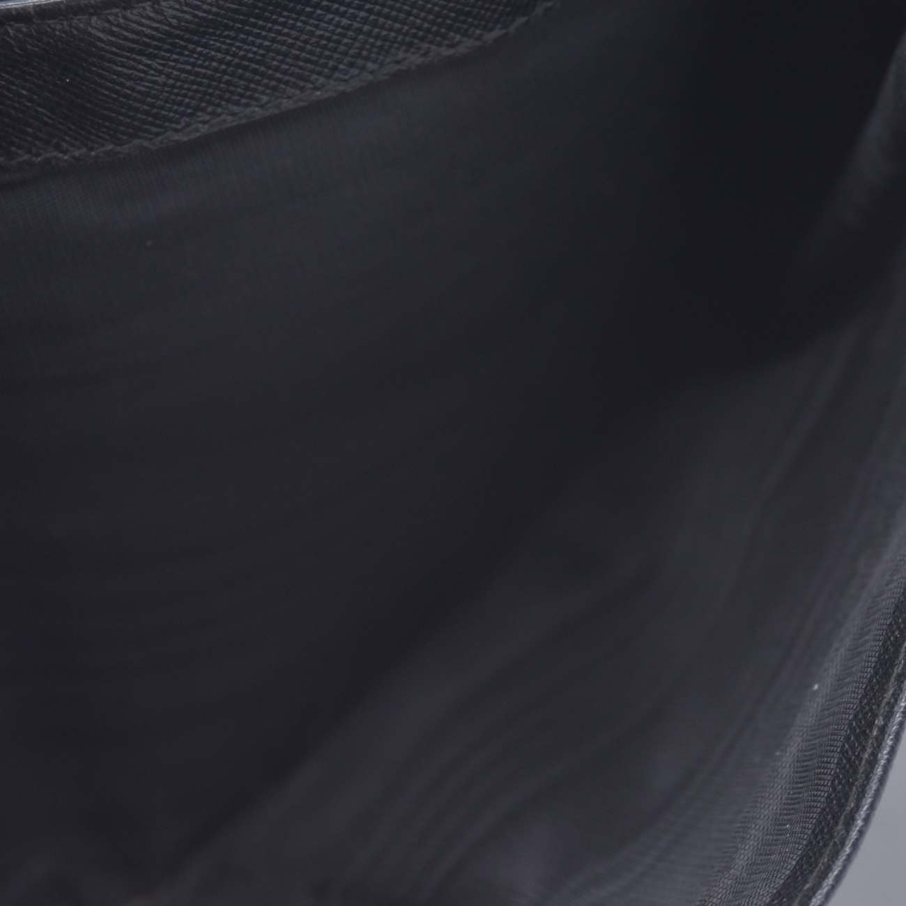 $775 PRADA Logo Plate Nylon Trifold Wallet Black 10021030