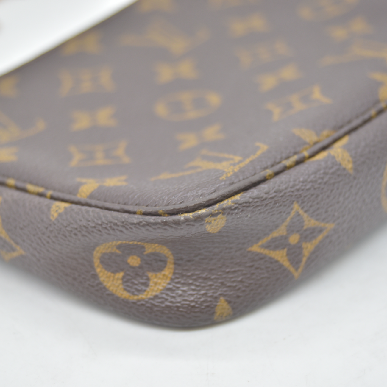 $1290 1999 Louis Vuitton Monogram Pochette Accessories AR0919