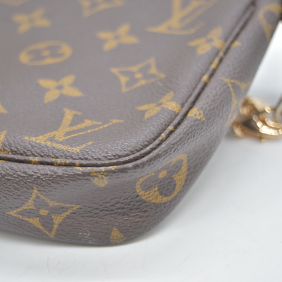 $1290 1999 Louis Vuitton Monogram Pochette Accessories AR0919