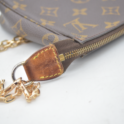 $1290 1999 Louis Vuitton Monogram Pochette Accessories AR0919