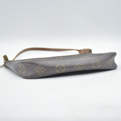 $1290 2002 Louis Vuitton Monogram Pochette Accessories AR1012