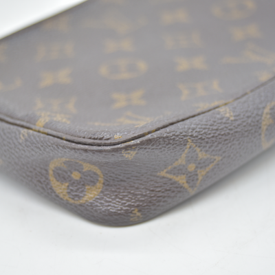 $1290 2002 Louis Vuitton Monogram Pochette Accessories AR1012