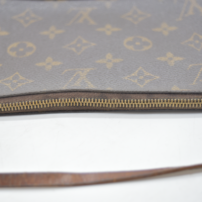 $1290 2002 Louis Vuitton Monogram Pochette Accessories AR1012