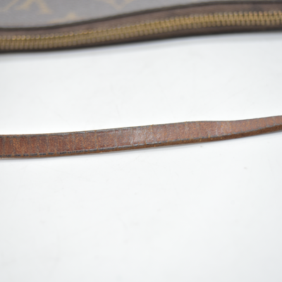 $1290 2002 Louis Vuitton Monogram Pochette Accessories AR1012