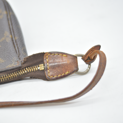 $1290 2002 Louis Vuitton Monogram Pochette Accessories AR1012