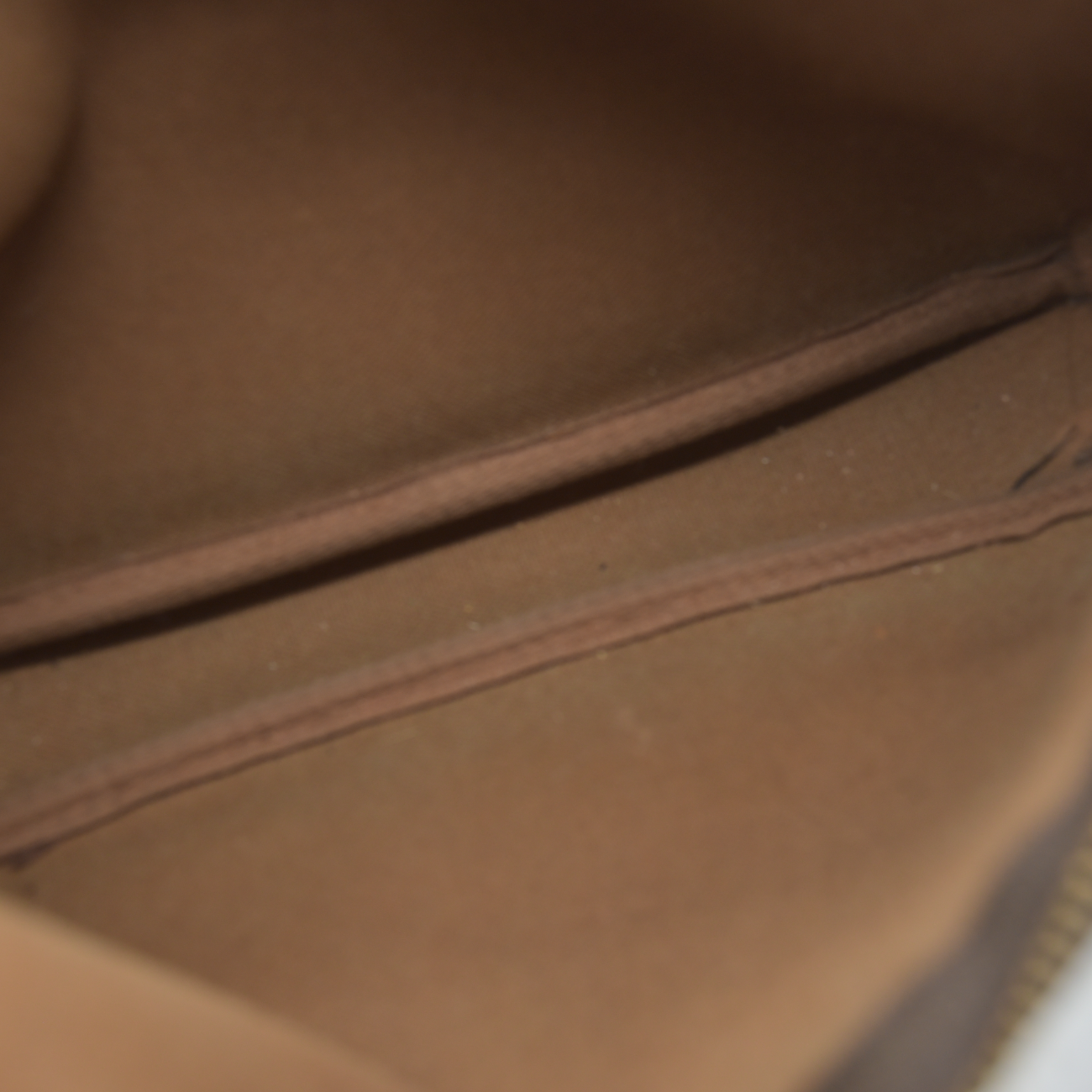 $1290 2002 Louis Vuitton Monogram Pochette Accessories AR1012
