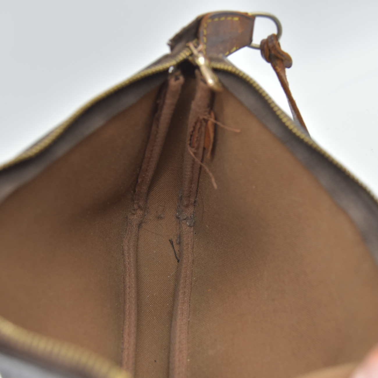 $1290 2002 Louis Vuitton Monogram Pochette Accessories AR1012