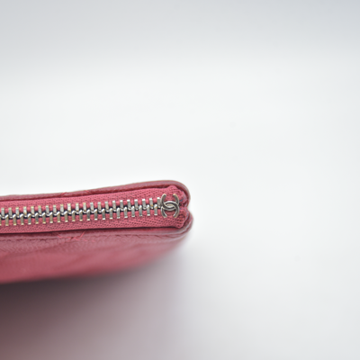 $1425 2019 Chanel Caviar Quilted Medium Cosmetic Case Red 10020303