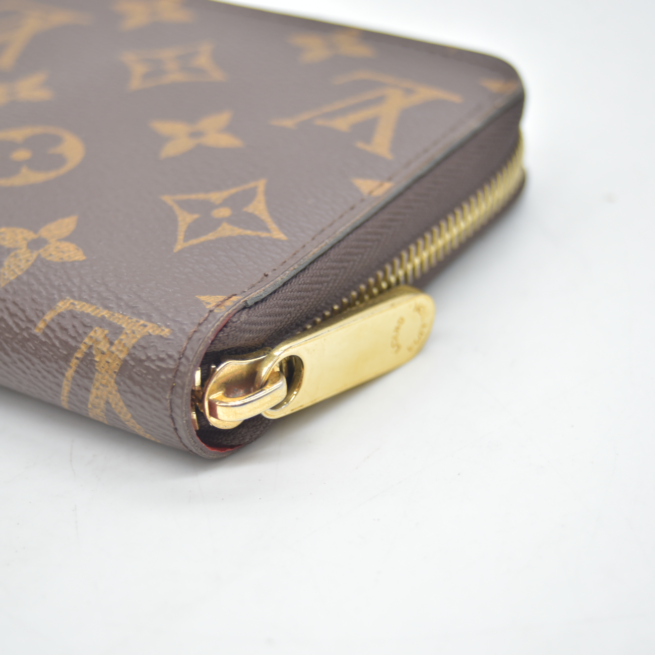 $960 RFID Louis Vuitton Monogram Zippy Wallet Coquelicot