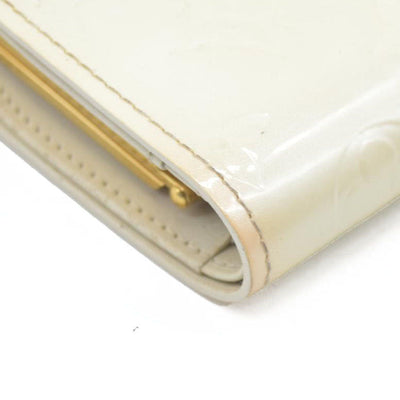 $935 Louis Vuitton 2005 Monogram Vernis French Purse