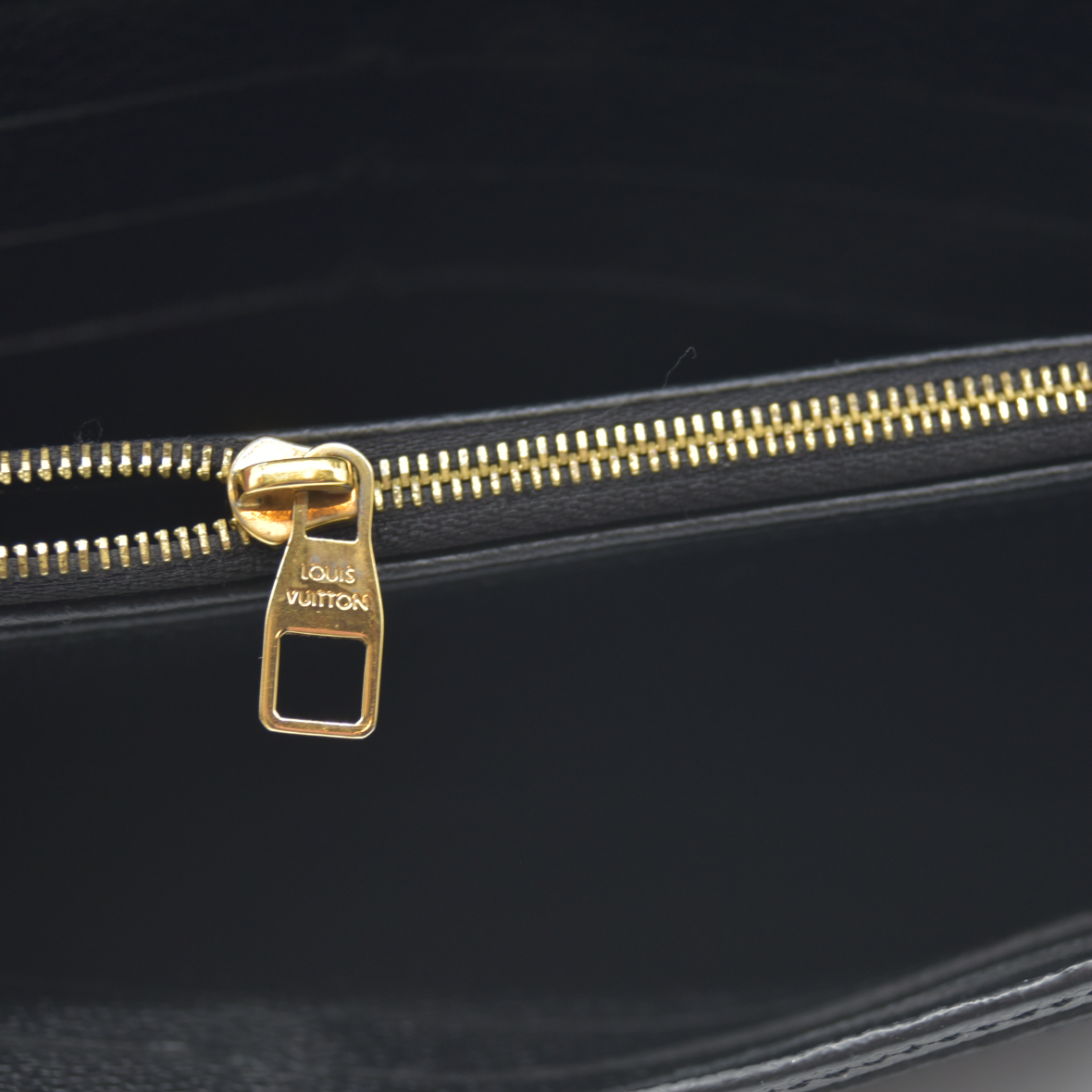 $950 Louis Vuitton  Empreinte Sarah Wallet NM Black 2017 CA1167