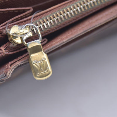 $725 2011 WELL WORN Louis Vuitton Sarah Wallet Monogram CA4111 CONSIGNMENT 10021041